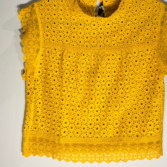 Gorgeous Eyelet & Lace Summer Top**Small - Picture 3 of 7
